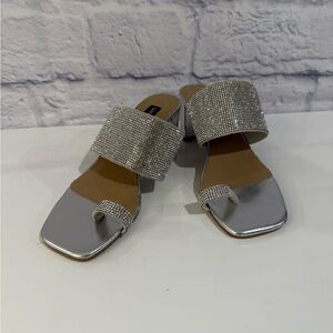Elegant Silver Women's Sandals with Sparkling Straps 7M